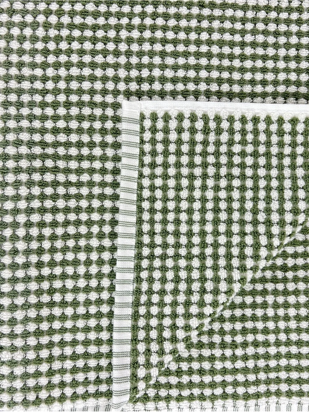 Truly Lou Bath Towels Sage Green and White Dotted Stripes Soft Cotton 2 Pc NEW